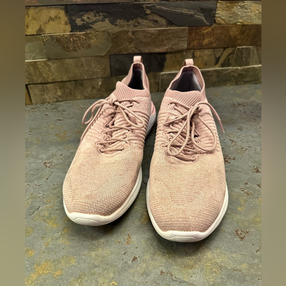 Women's Pink FootJoy Women's Flex XP Spikeless Golf Shoes Size 9.5
